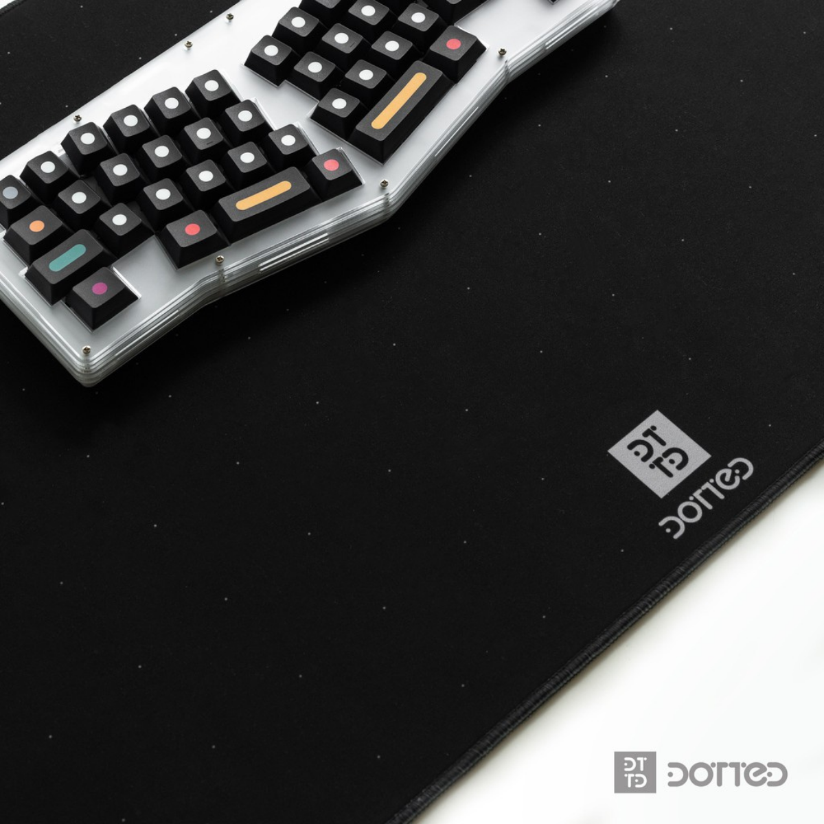 DOTTED BLACK 900X400MM DESK MAT (4MM)